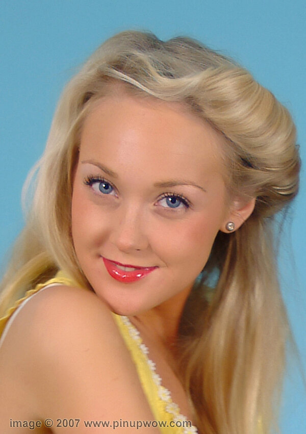 Александра, 24